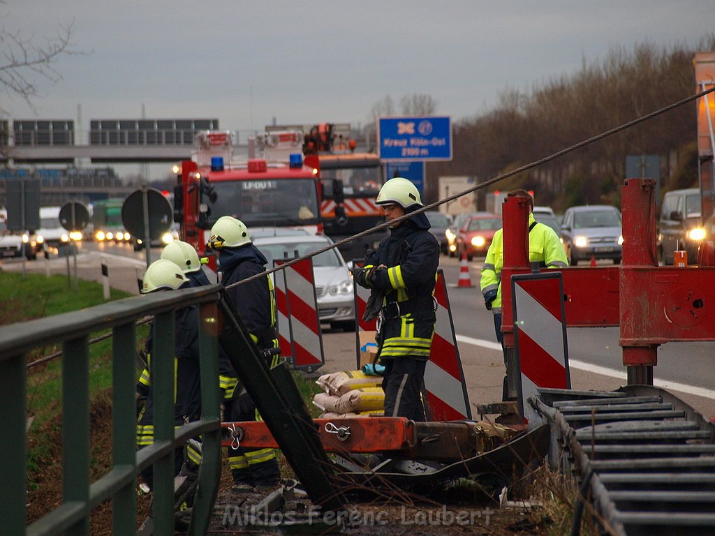 LKW stuerzt um A 3 Rich Frankfurt AK Heumar P0487.JPG